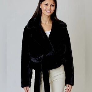 dh New York Ophelia Faux Fur Cropped Trench Coat With Single Button Closure, S